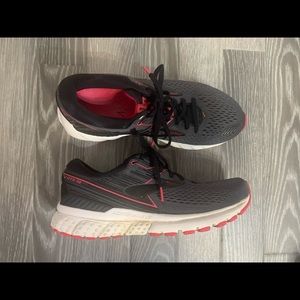 Brooks Adrenaline GTS 19 women’s size 9.
